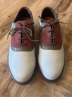 Mizuno Women's Leather Golf Shoes (size 7)